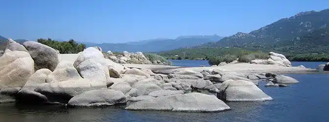 Flugtour mit dem Ultraleichtflugzeug nach Korsika zum Strand von Propriano